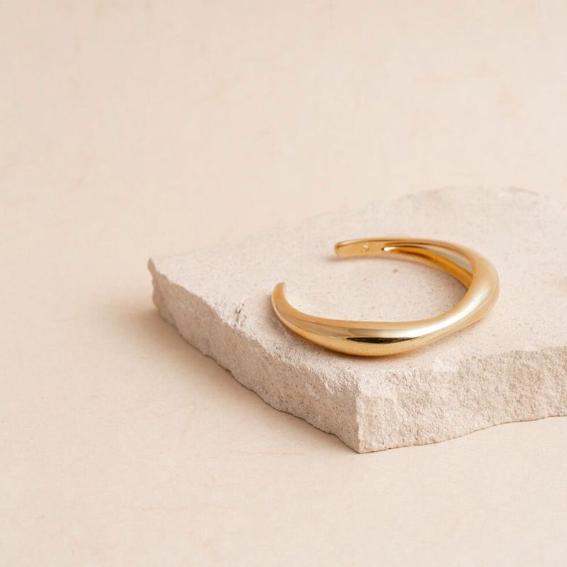 Vive Shining Gold Cuff