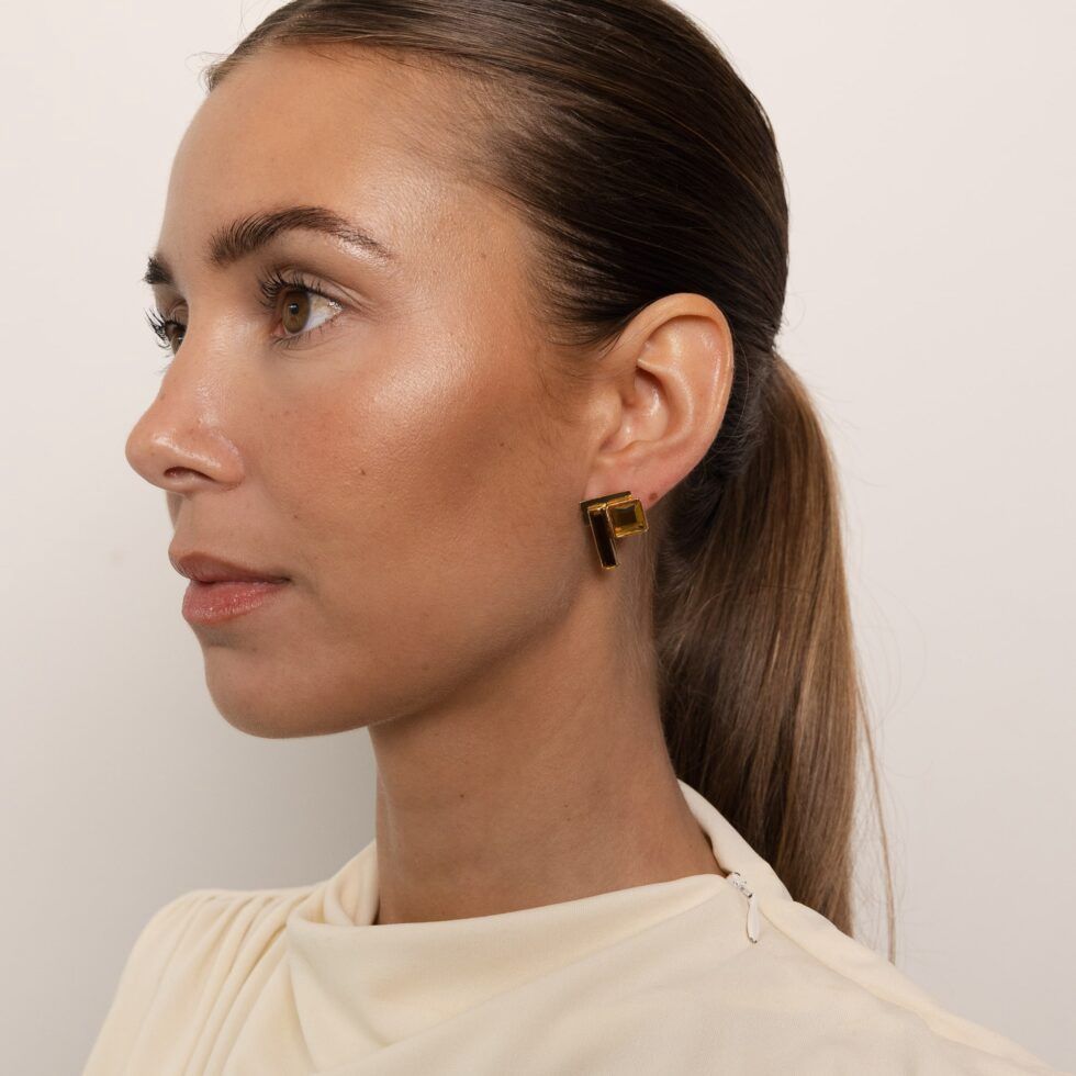 Romy Cognac Short Earrings