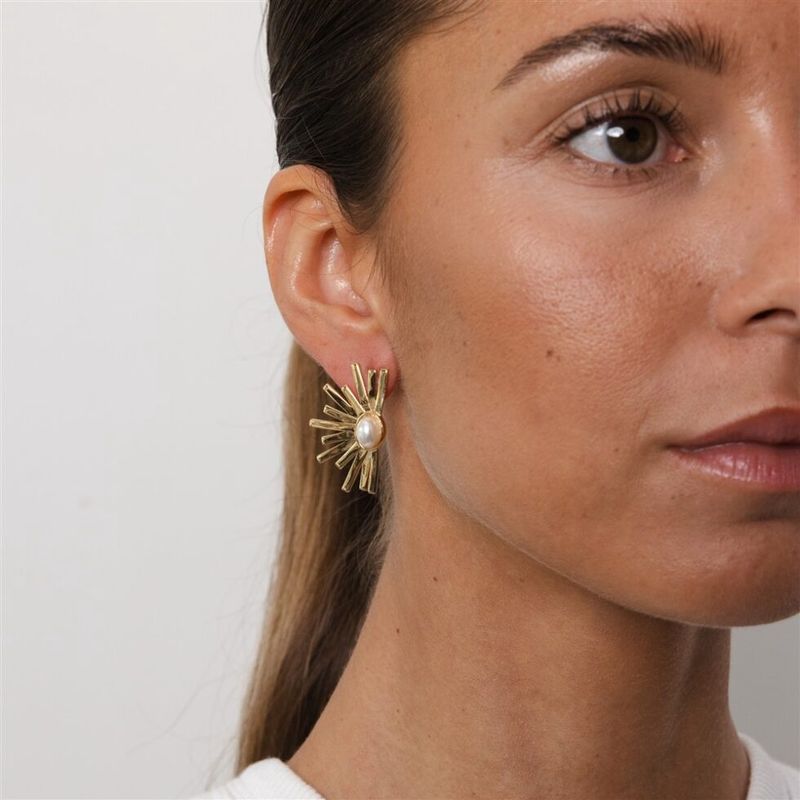 Solea Pearl Gold Short Earrings