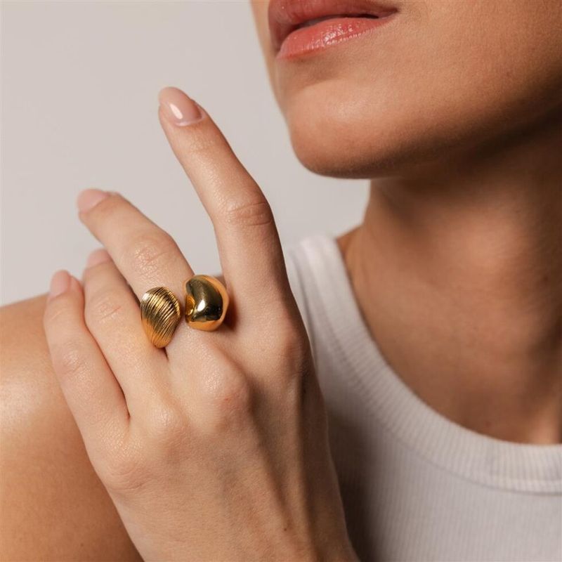Rosa Gold Textured Ring