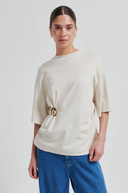 Enora Brooche Tee