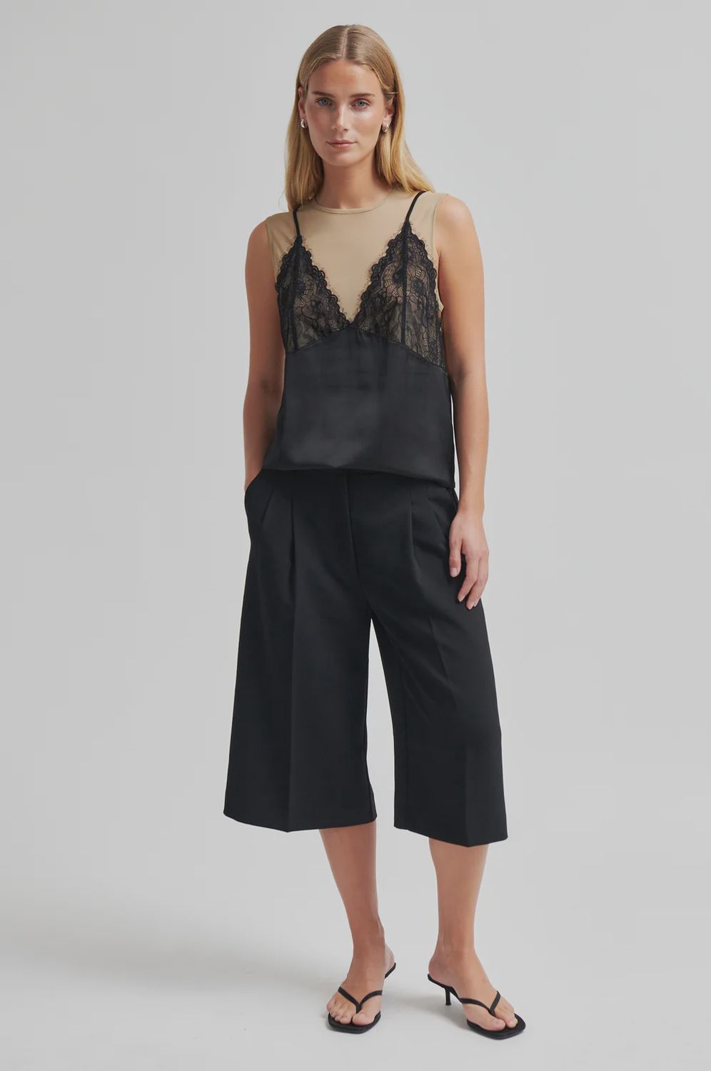 Flore Bermuda Shorts - black