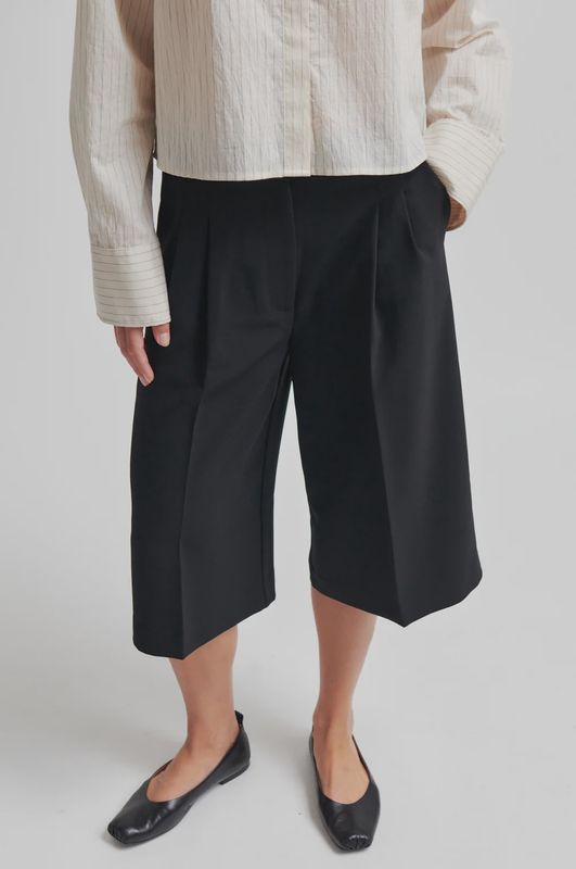 Flore Bermuda Shorts - black