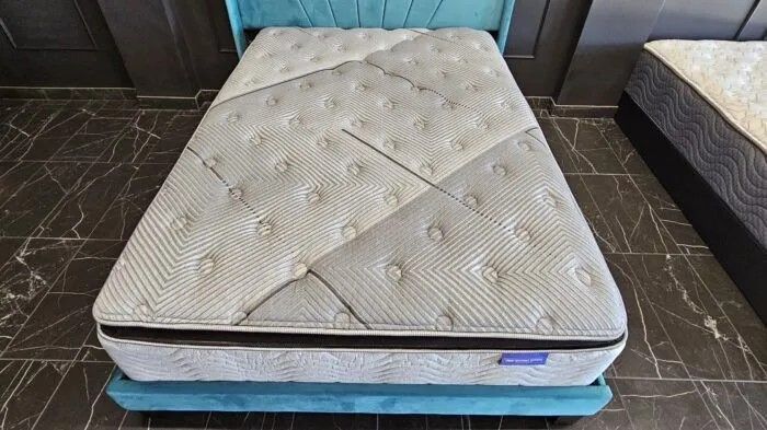 Grand Vista Pillow Top Queen Mattress RST425