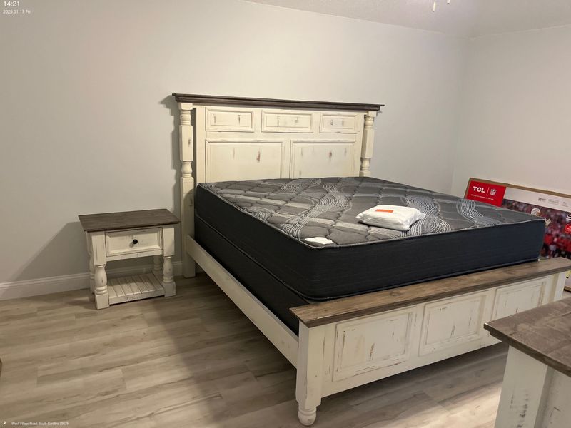 Martha (Post)  King Footboard Nero White w/Granite Top MIC-MAR-KFB