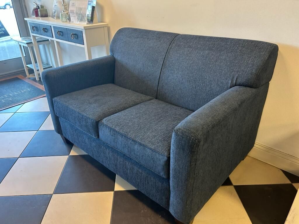 6085 Commercial Loveseat in Warrington Sapphire