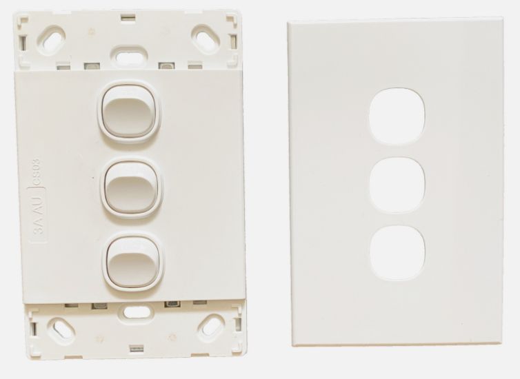 ORLY 3 GANG SLIMLINE SWITCH WITH PLATE WHITE 10A