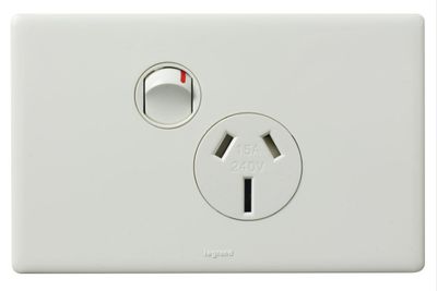 LEGRAND EXCEL LIFE 15A SINGLE GPO POWERPOINT WHITE ED787/15WE