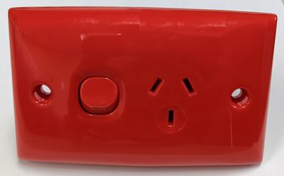 CLIPSAL RED 10A SINGLE GPO POWERPOINT 15/10RD