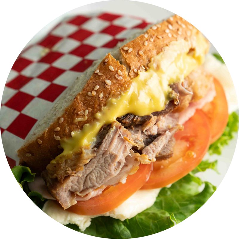 Sándwich de cerdo con pan multigrano