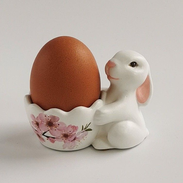 Eierbecher Hase-1 mit Blumenmotiv
