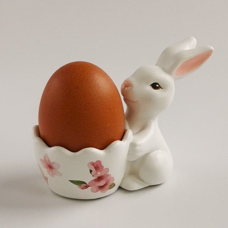 Eierbecher Hase-2 mit Blumenmotiv