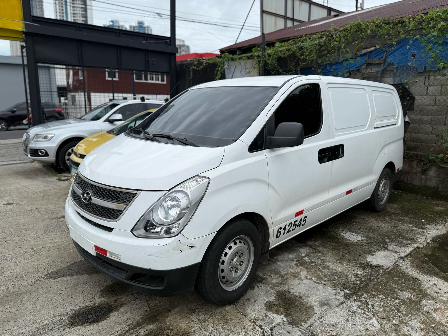 HYUNDAI H1 2012