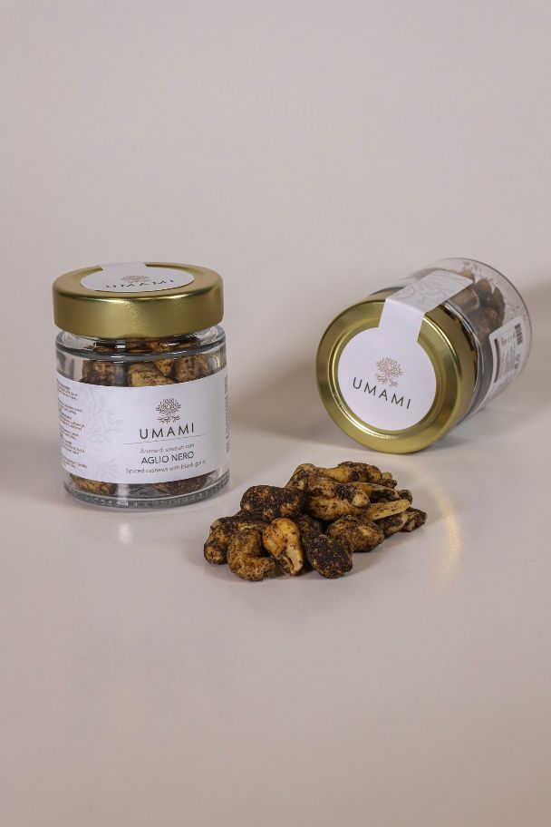 ANACARDI SPEZIATI CON AGLIO NERO