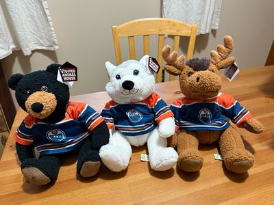 MOOSE PLUSH IN NAVY OILERS JERSEY