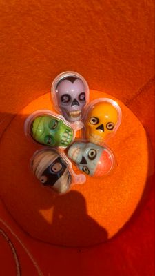 RAGOLDS SOUR GUMMY SKULLS INDIVIDUAL