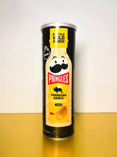 PRINGLES BUFFALO WILD WINGS PARMESAN GARLIC CRISPS