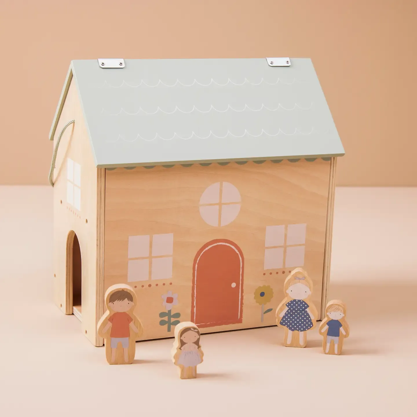 Houten poppenhuis met familiefiguren FSC)