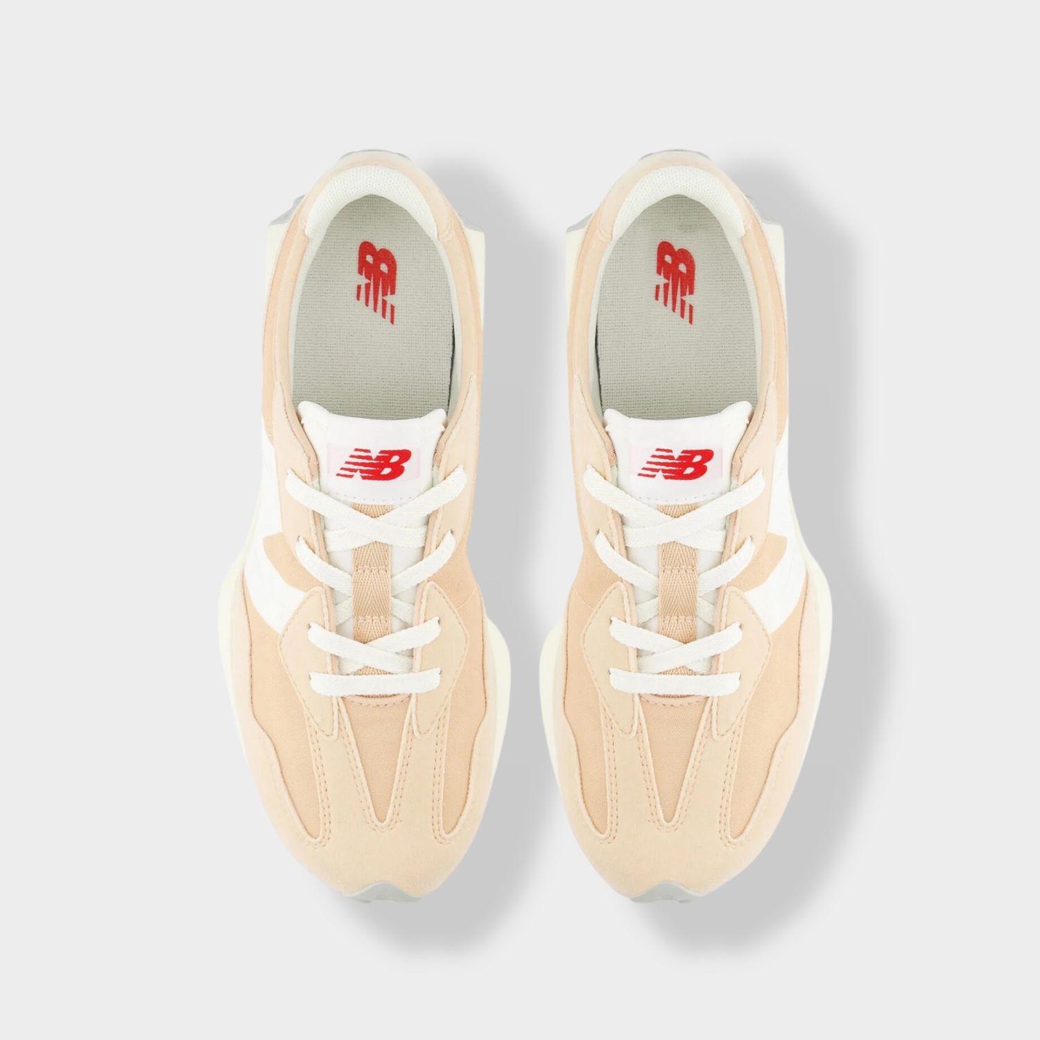 New Balance 327 sneaker - Lichtbeige - Suède close-up logo en veters