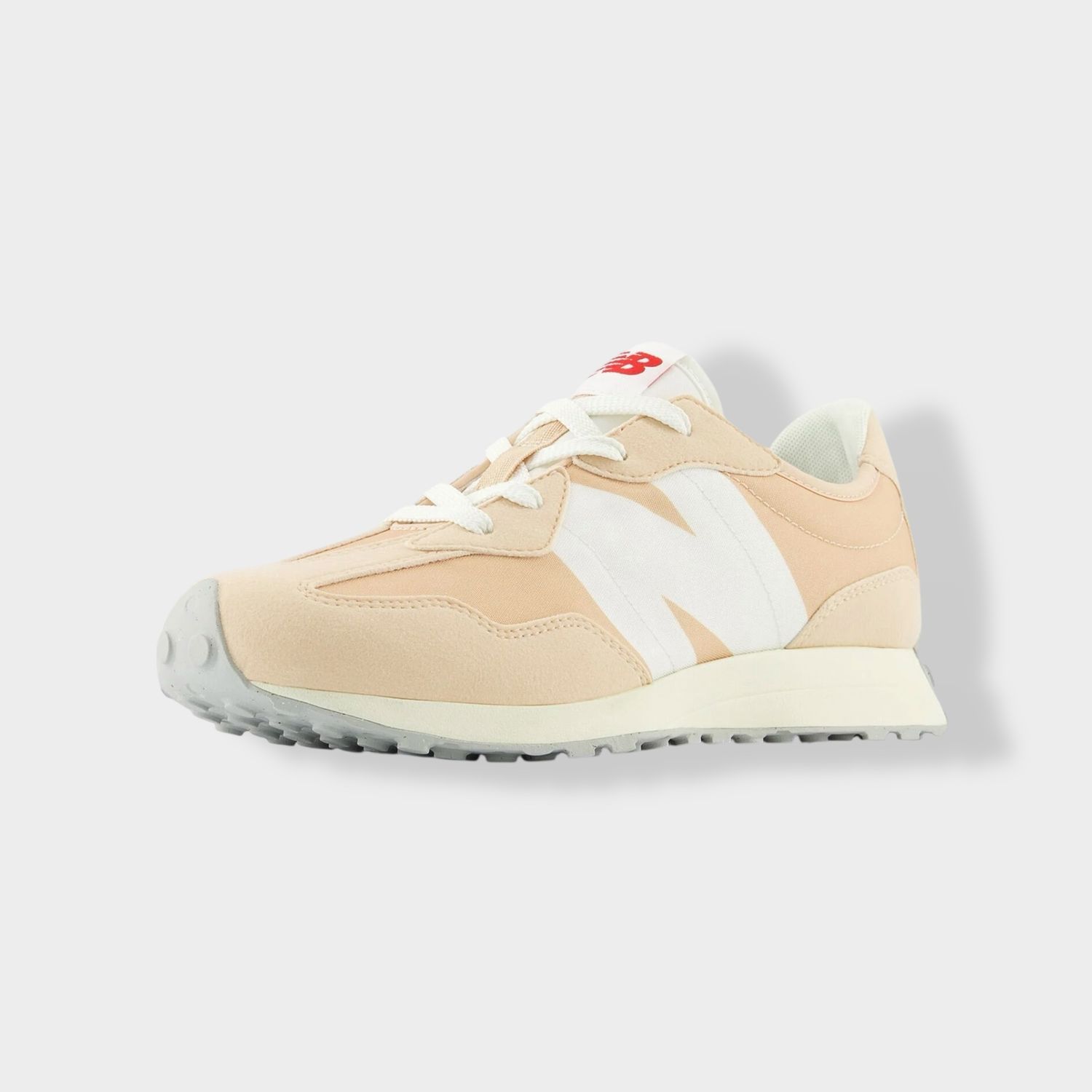 New Balance 327 sneaker - Lichtbeige - Suède diagonaal zijaanzicht