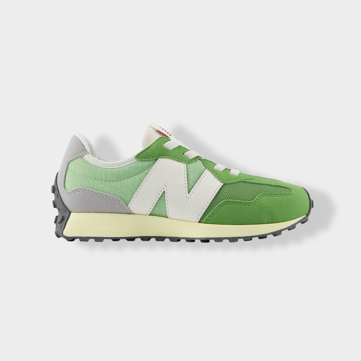 New Balance 327 sneaker - Groen - Suède zijaanzicht links