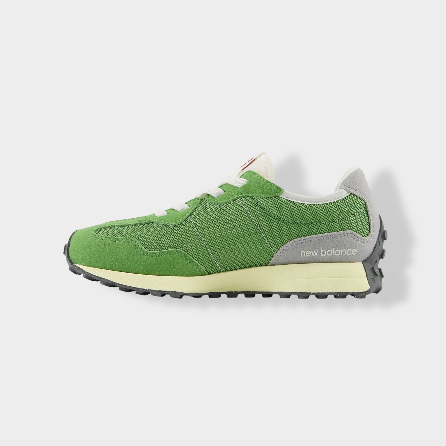 New Balance 327 sneaker - Groen - Suède zijaanzicht rechts