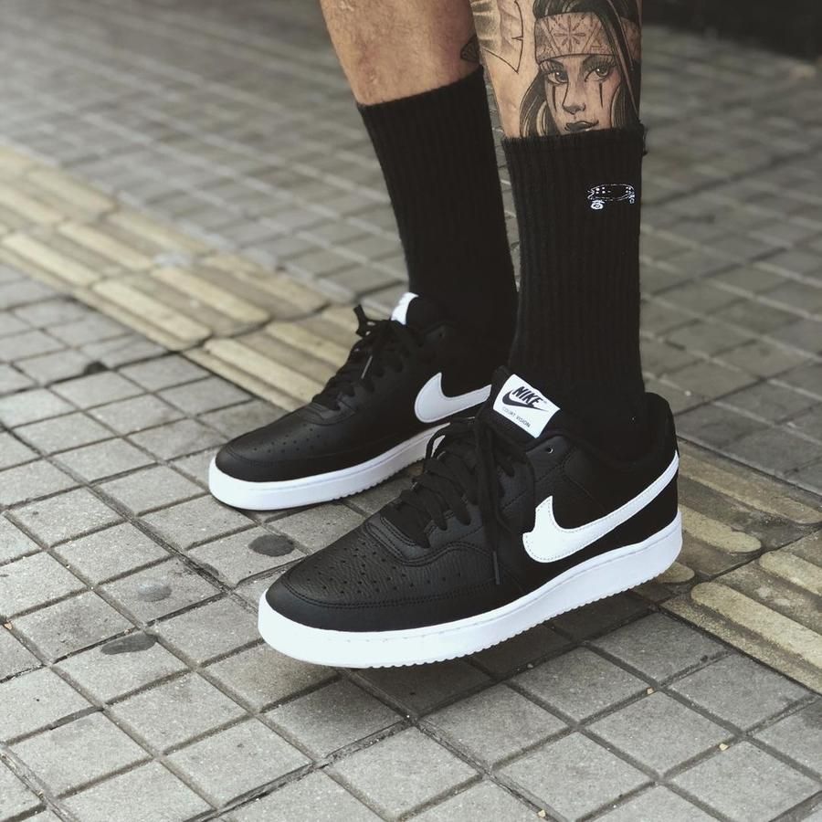 Nike Court Vision Low sneaker - Zwart - Leer gedragen met outfit