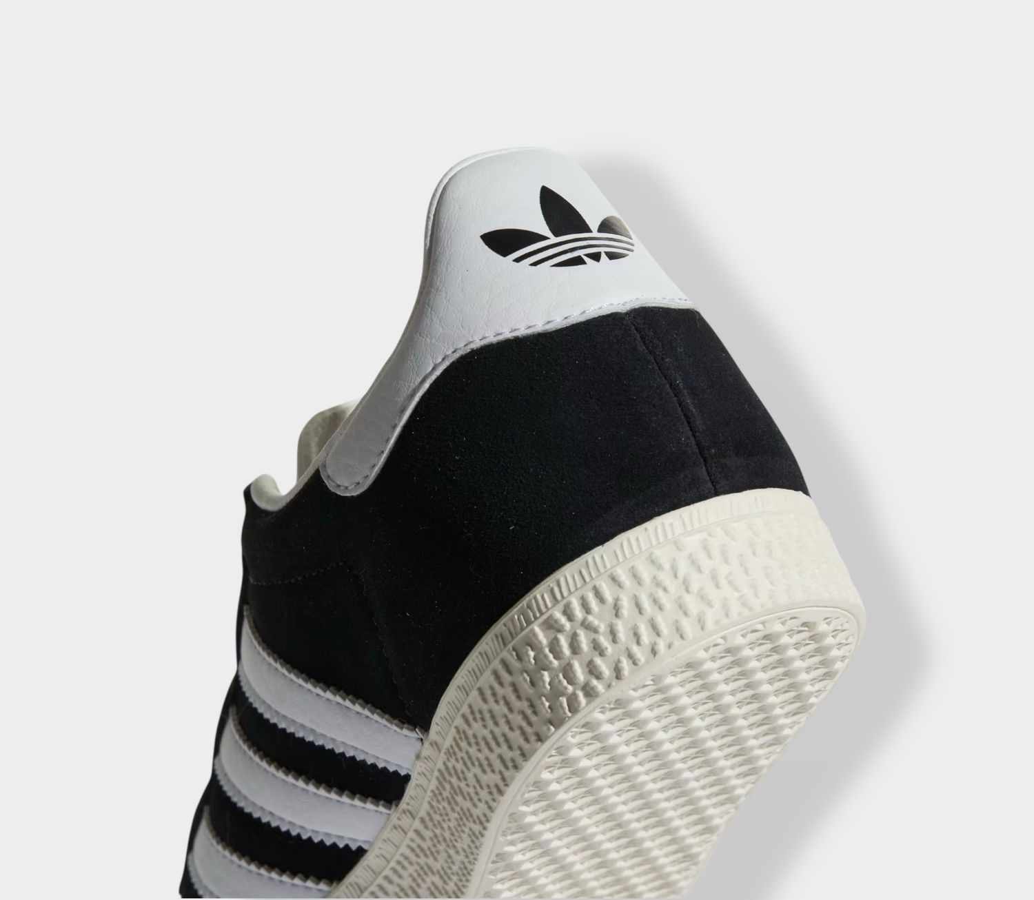 Adidas Gazelle sneaker - Zwart - Suède hiel detail