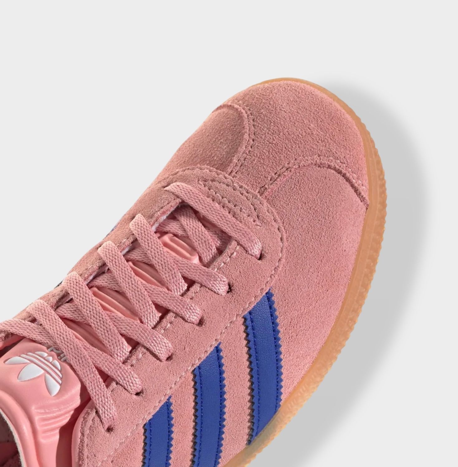 Adidas Gazelle sneaker - Roze - Suède close-up veters en strepen