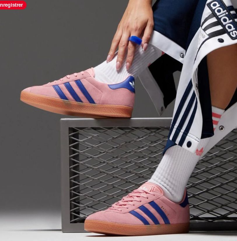 Adidas Gazelle sneaker - Roze - Suède gedragen met sportieve outfit