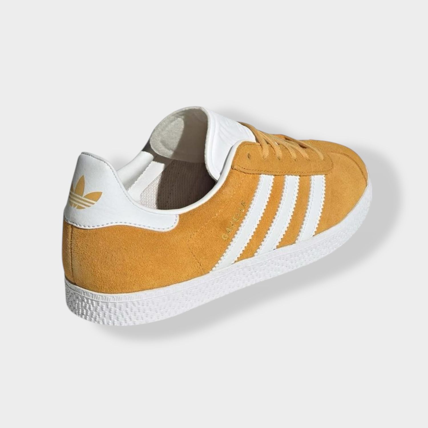 Adidas Gazelle sneaker - Geel - Suède diagonaal achteraanzicht