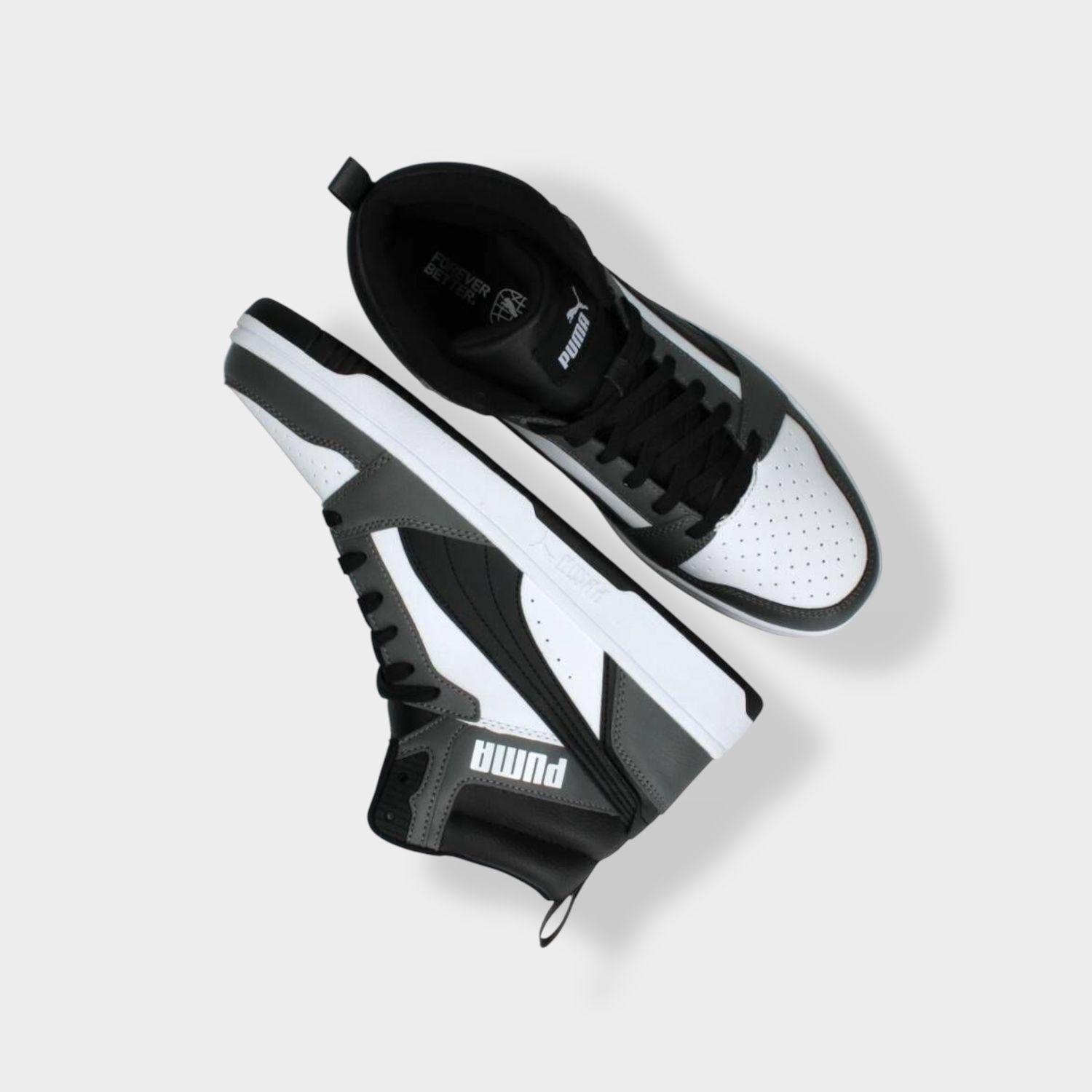 Puma Rebound V6 sneaker - Zwart/Wit - Leer schuin bovenaanzicht