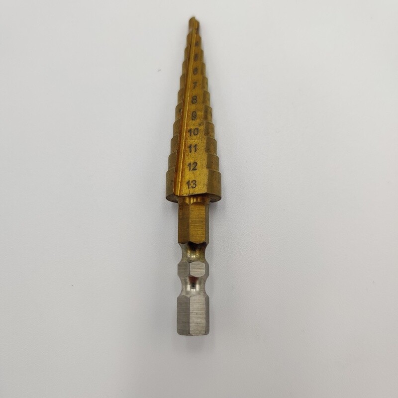 Pyramidal reamer