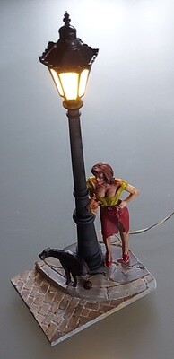 1/35 Street Lamp & Lady