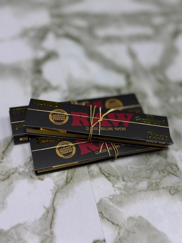 RAW BLACK ROLLING PAPERS TIPS (Pack Size: 50)