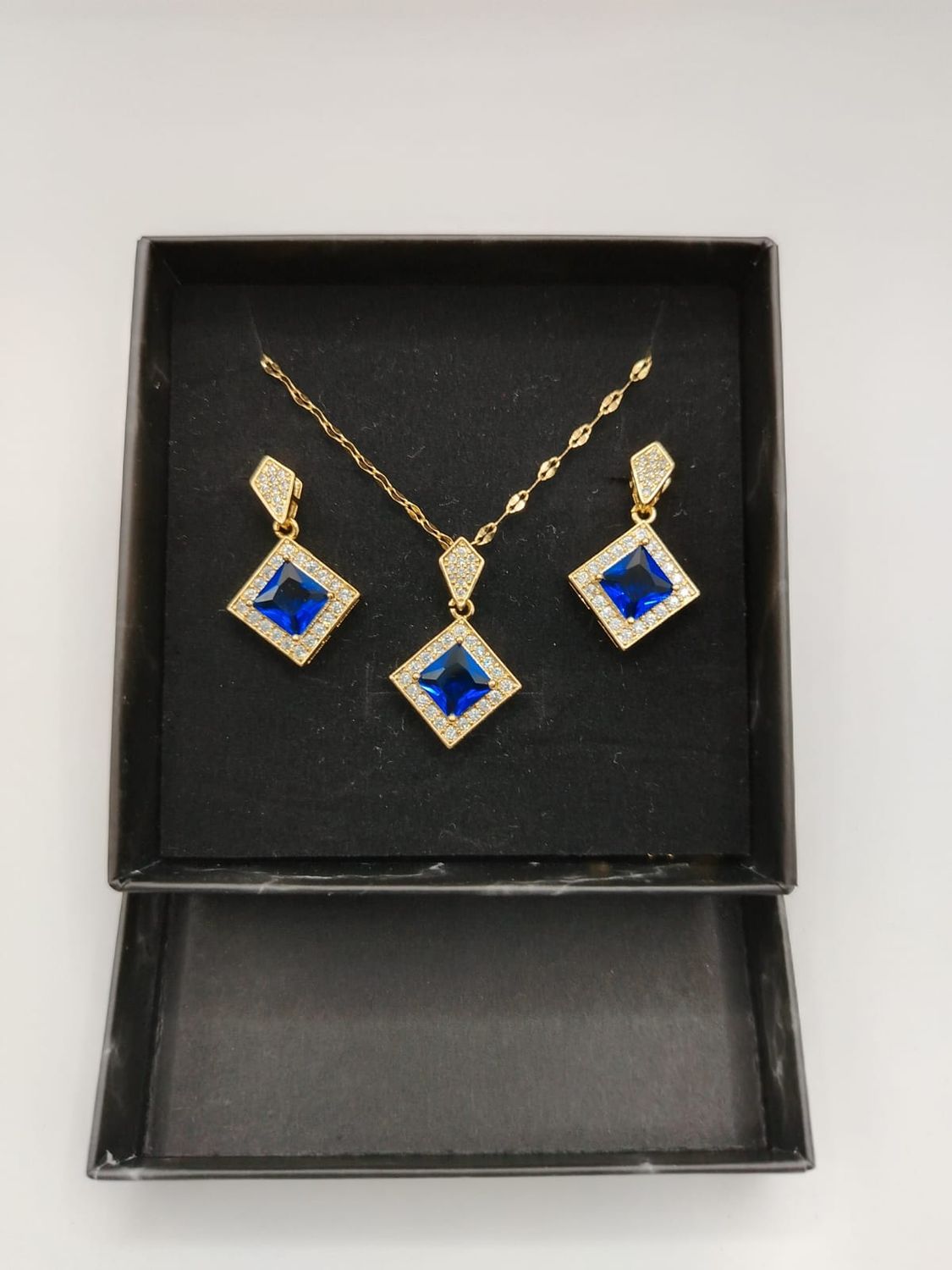 Aretes Acero Inoxidable Calenbi Rombo Azul Chapa Oro 14k