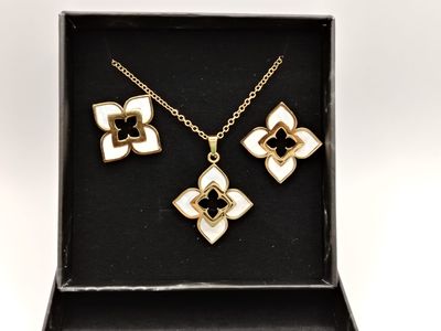 Collar y Aretes Acero inoxidable Calenbi Flor Blanca Chapa 14k