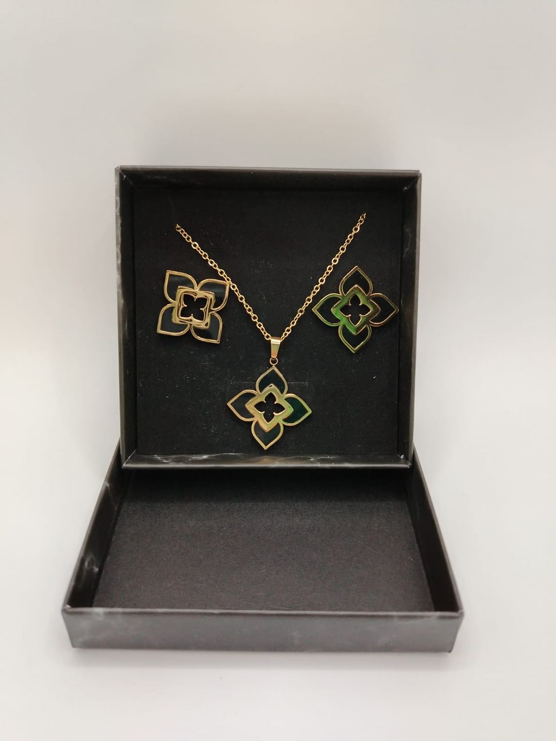 Collar y Aretes Acero inoxidable Calenbi Flor Negro Chapa 14k