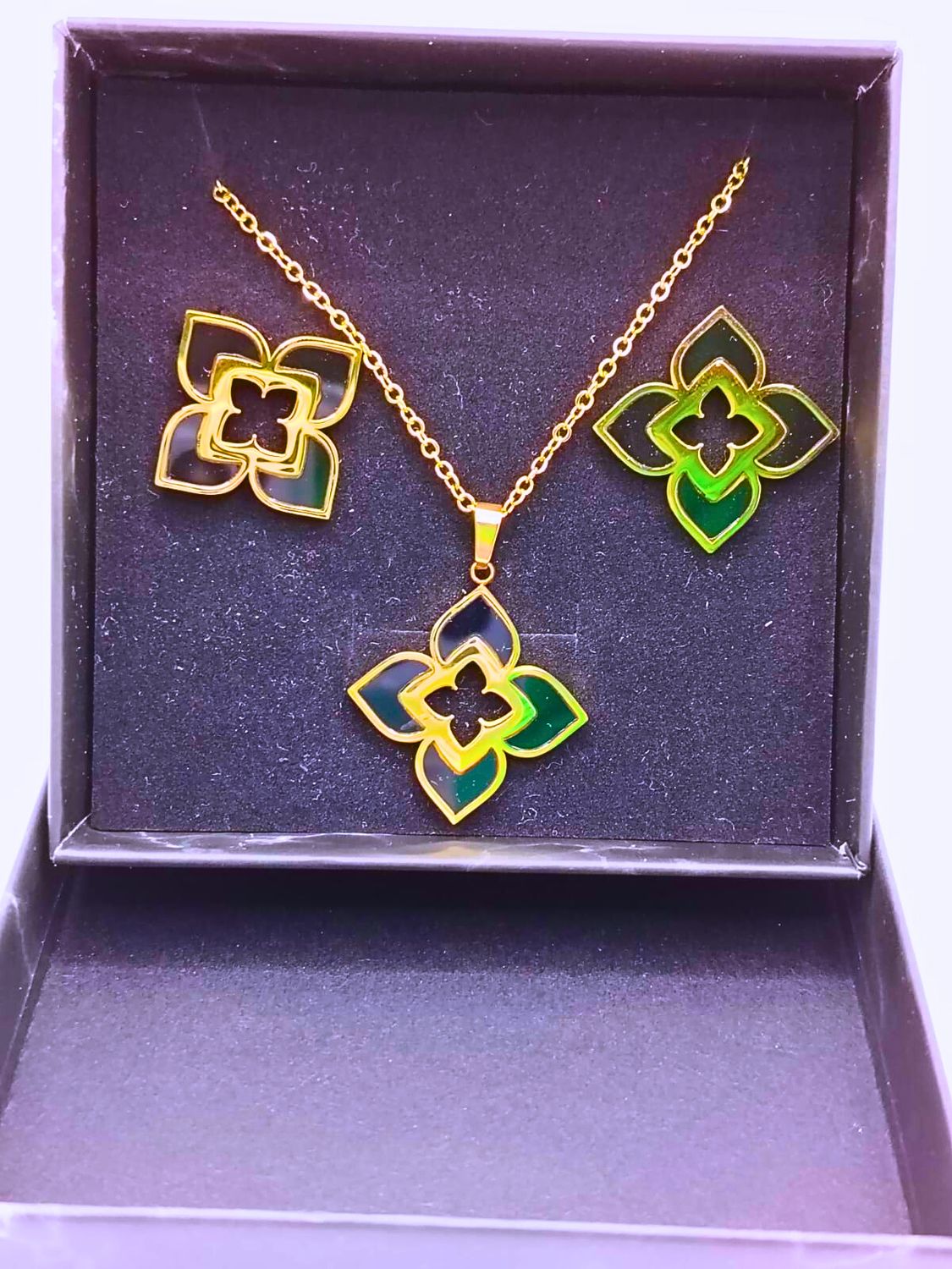 Collar y Aretes Acero inoxidable Calenbi Flor Loto Epoxica Chapa Oro 10k