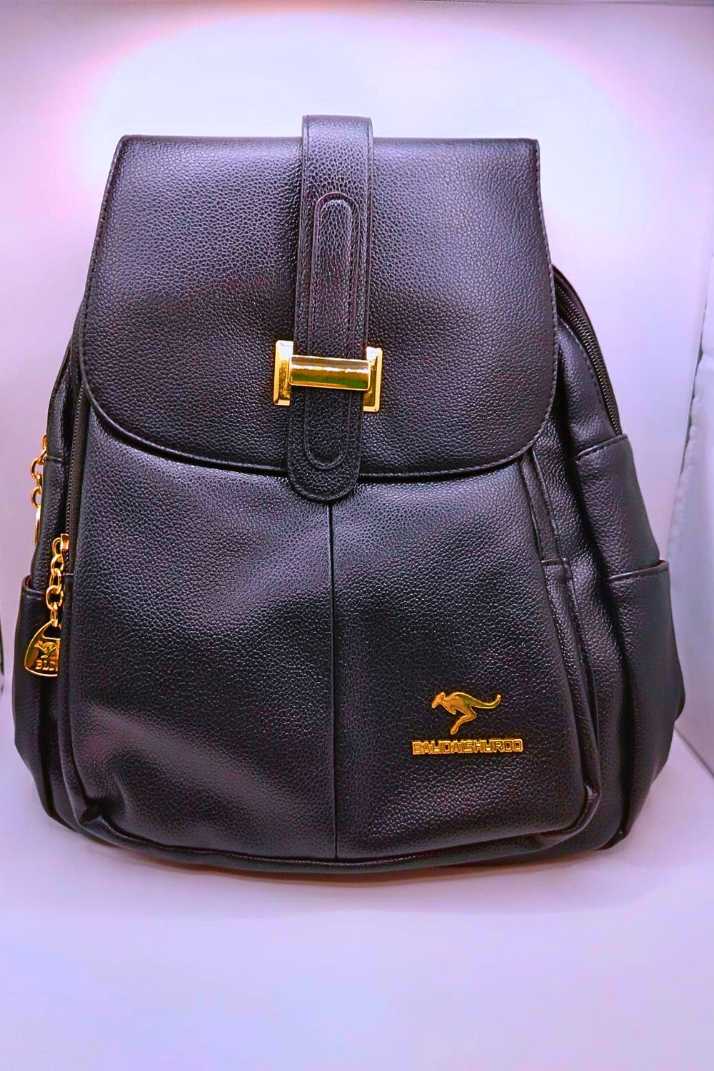 Mochila Pequeña Calenbi Negra Kanguro