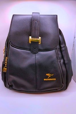 Mochila Pequeña Calenbi Negra Kanguro