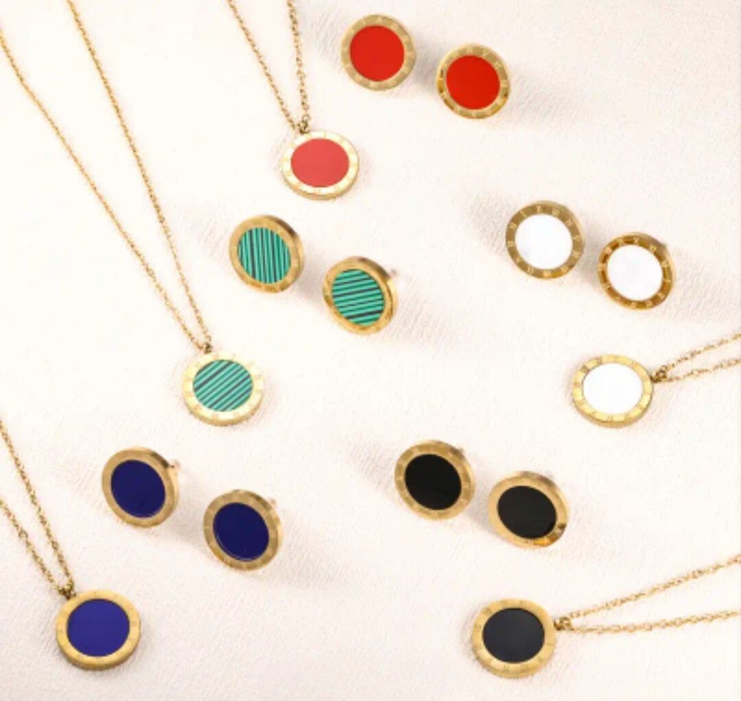Collar y Aretes Acero Inoxidable Calenbi Numero Romanos Chapa Oro 10k