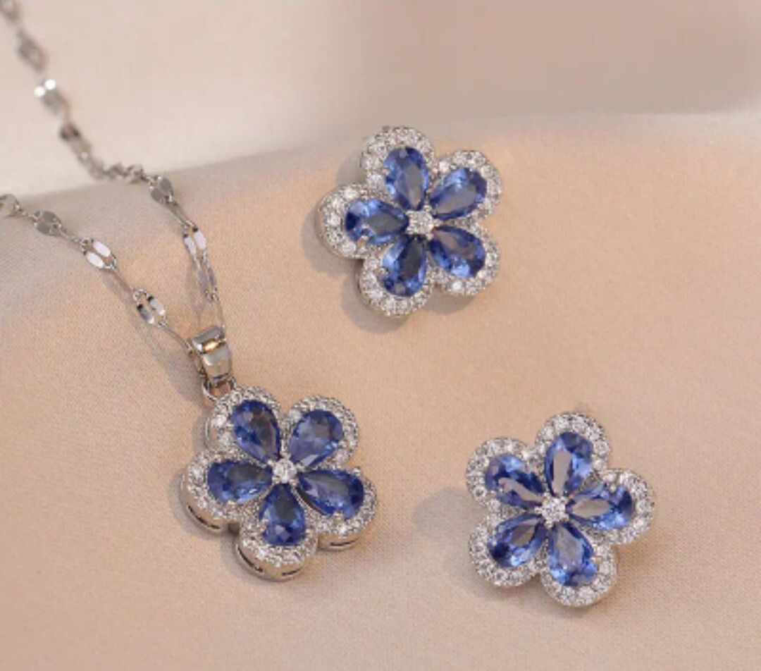 Collar y Aretes Acero Inoxidable Calenbi Flor Azul Plata