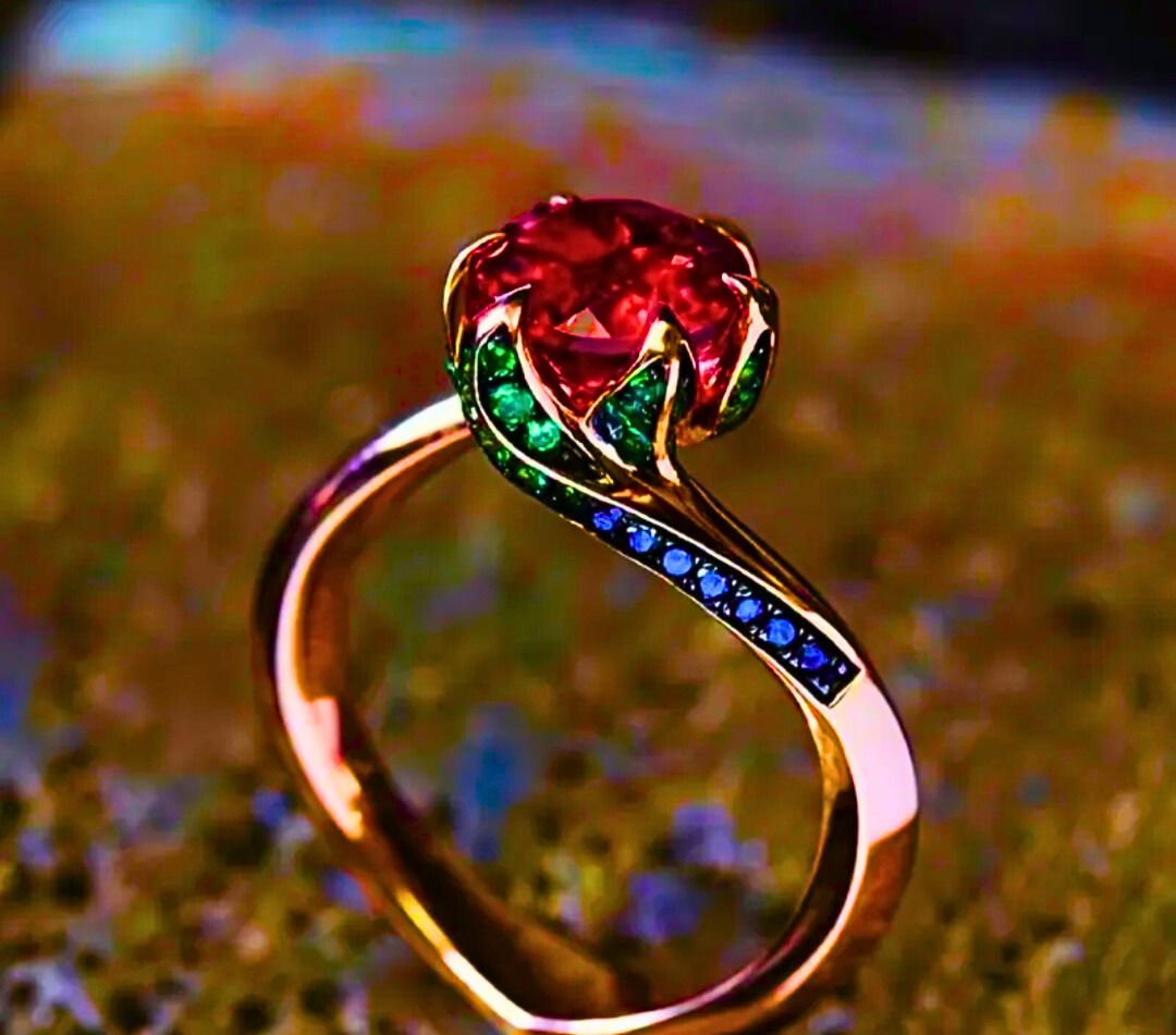 Anillo Cobre Calenbi Flor Eterna Circonita Roja, Verde y Negra Chapa Oro Rosa 10k
