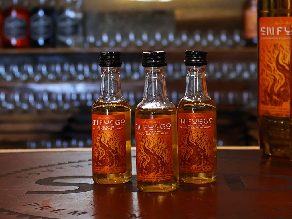 Mad Monkey Cinnamon Whiskey Mini-50ml (plastic) - Online