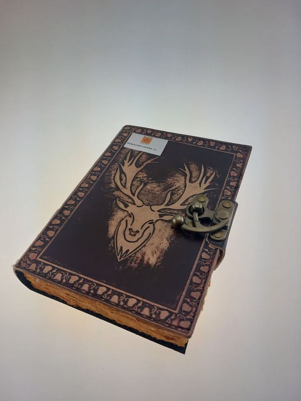 Cuaderno con tapa dura y con cierre