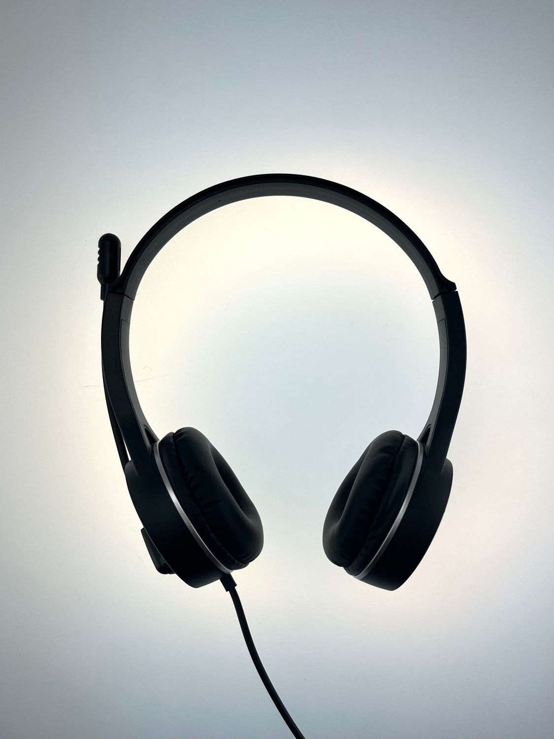 Auriculares con Micrófono y Control de Volumen USB