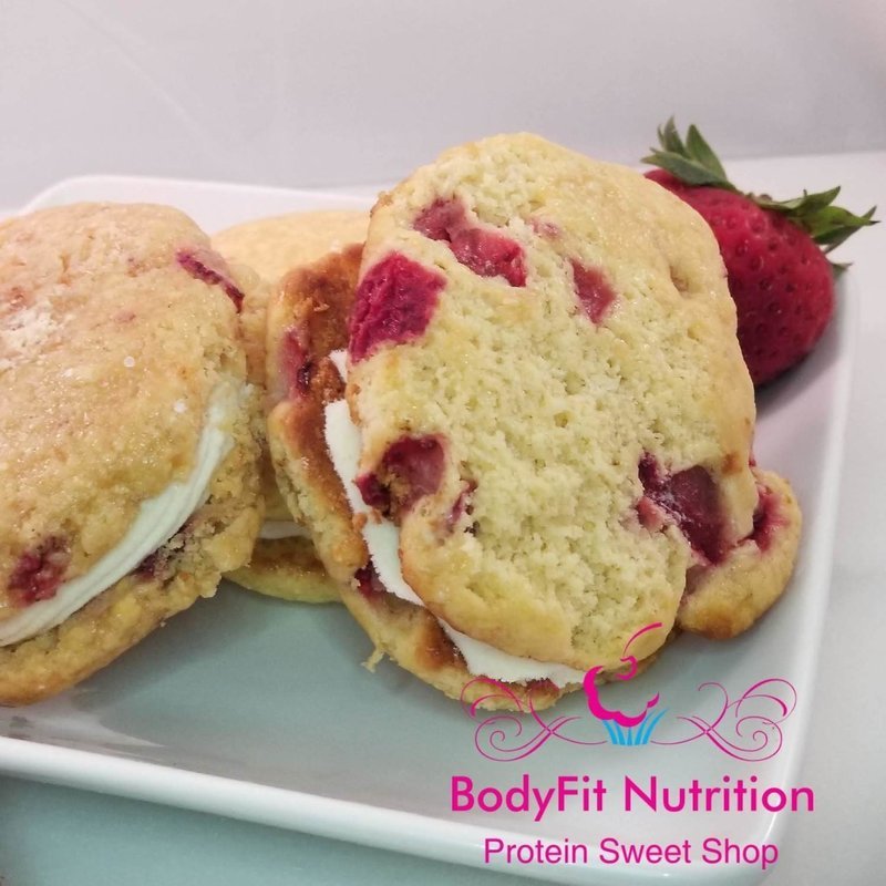 Strawberry Cheesekake Sandwich Kookie