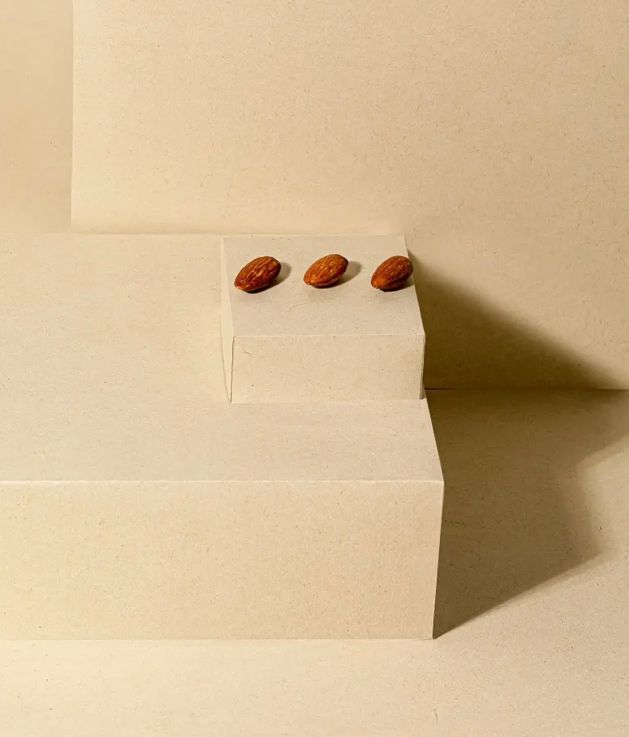 Almond (premium)