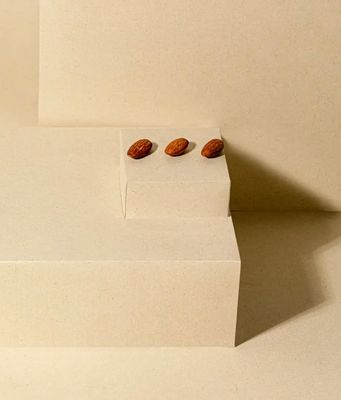 Almond (premium)